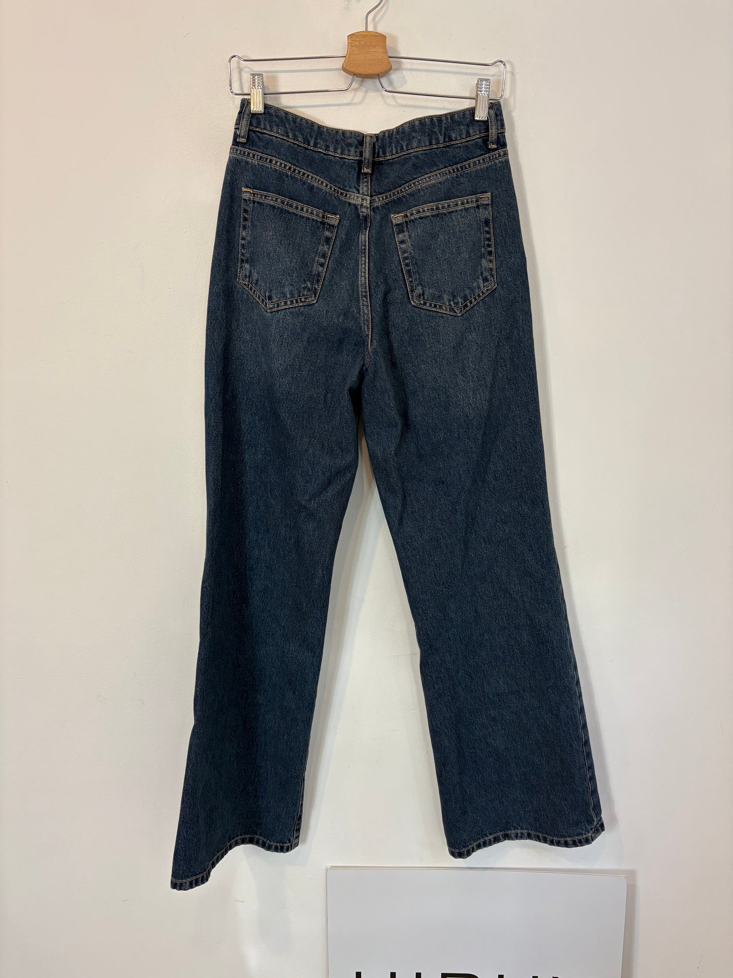 MANGO. Denim pata ancha tiro medio