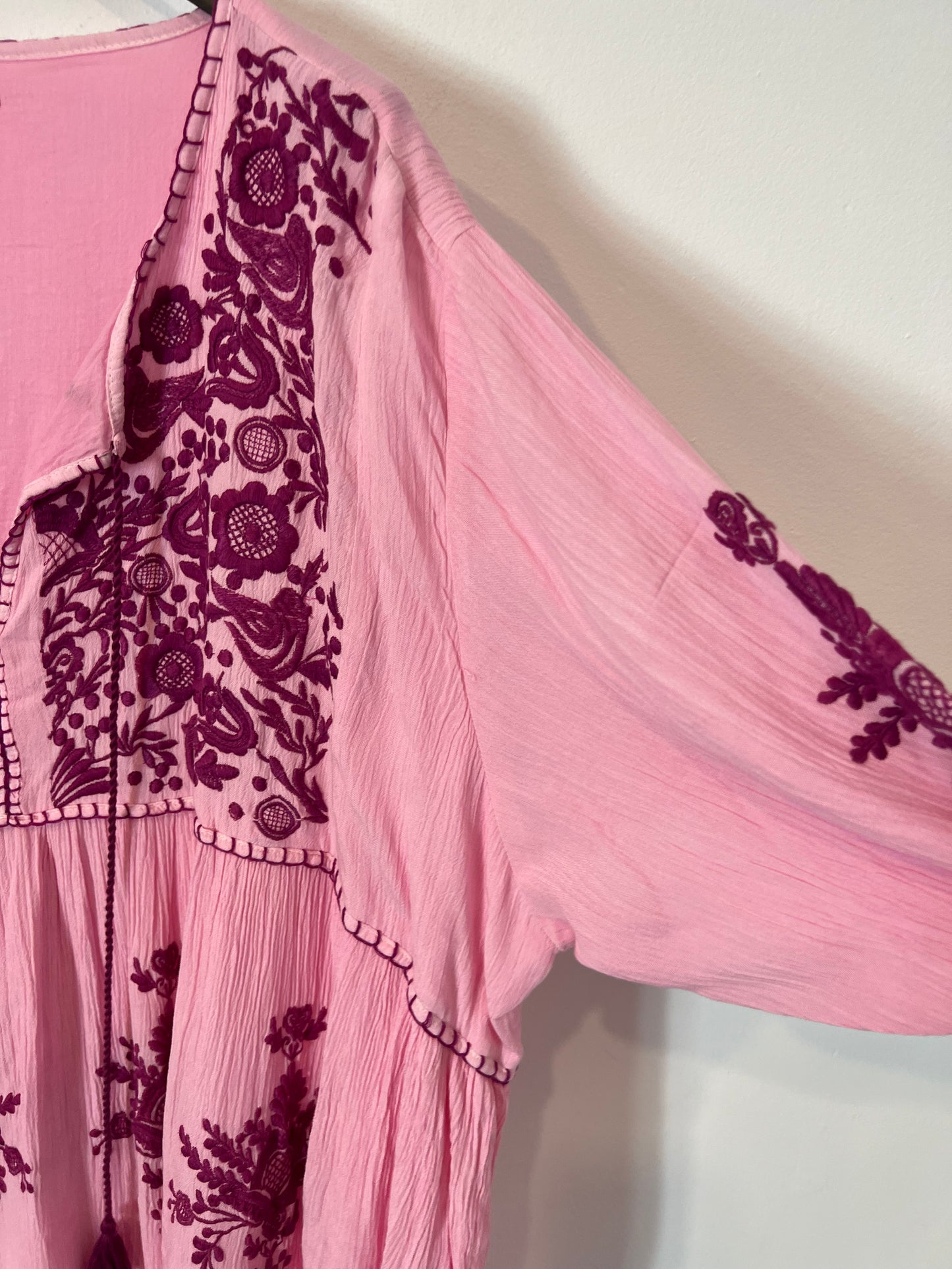 BUGANVILIA. Vestido rosa flores bordadas T.3xl