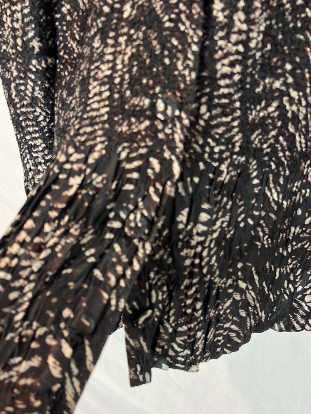 ADOLFO DOMINGUEZ. Textured printed blouse. T 38