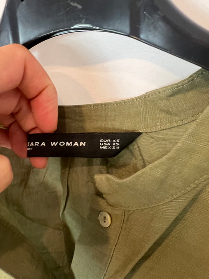 ZARA. Blusa verde con lino. T XS
