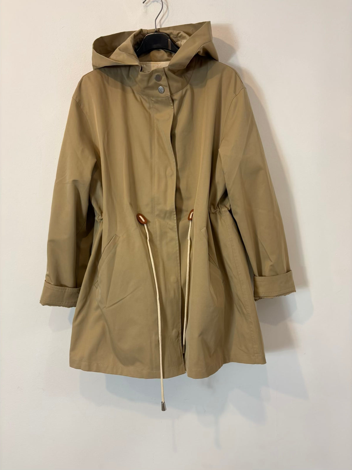 Gabardina capucha y chaleco extraíble