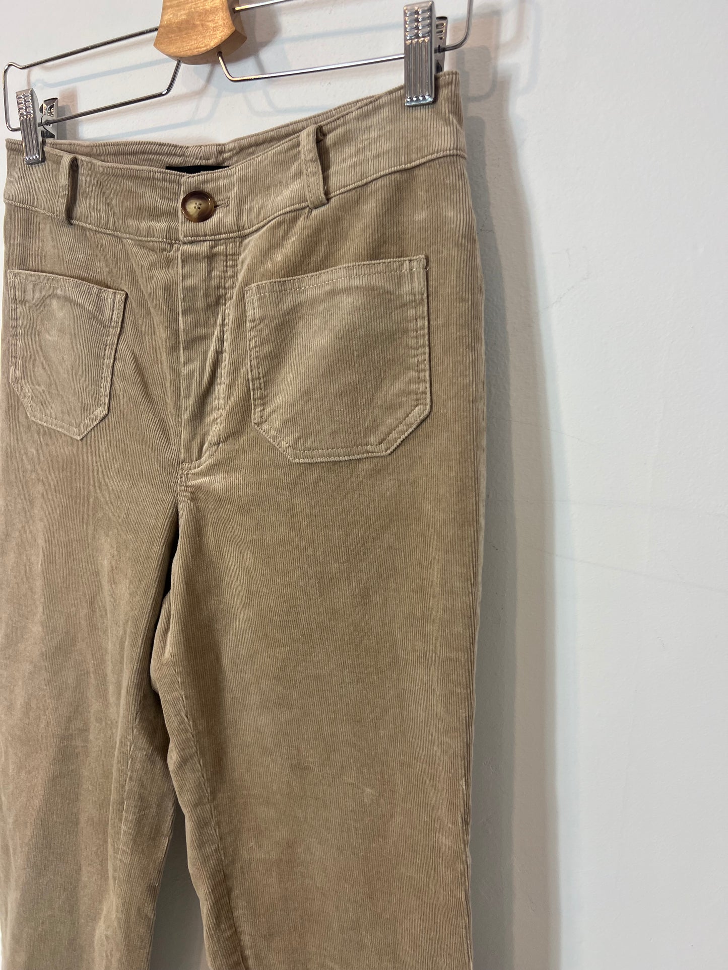 MASSIMO DUTTI. Beige micro corduroy pants. T 36