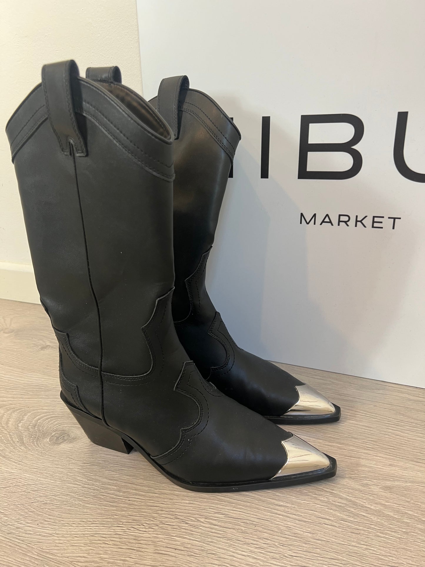 ZARA. Botas negras cowboy. T 38