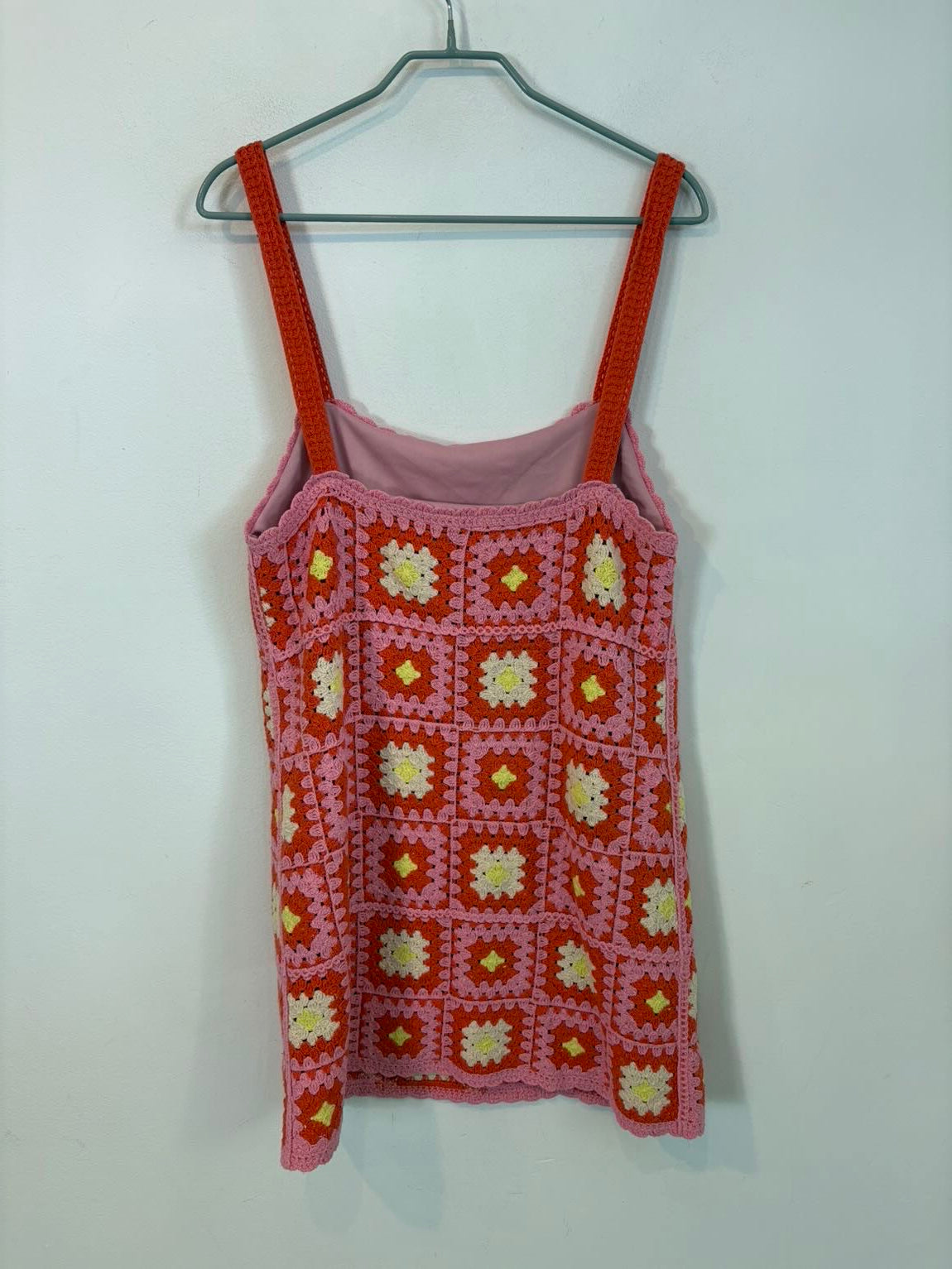 ZARA. Vestido corto croché rosas