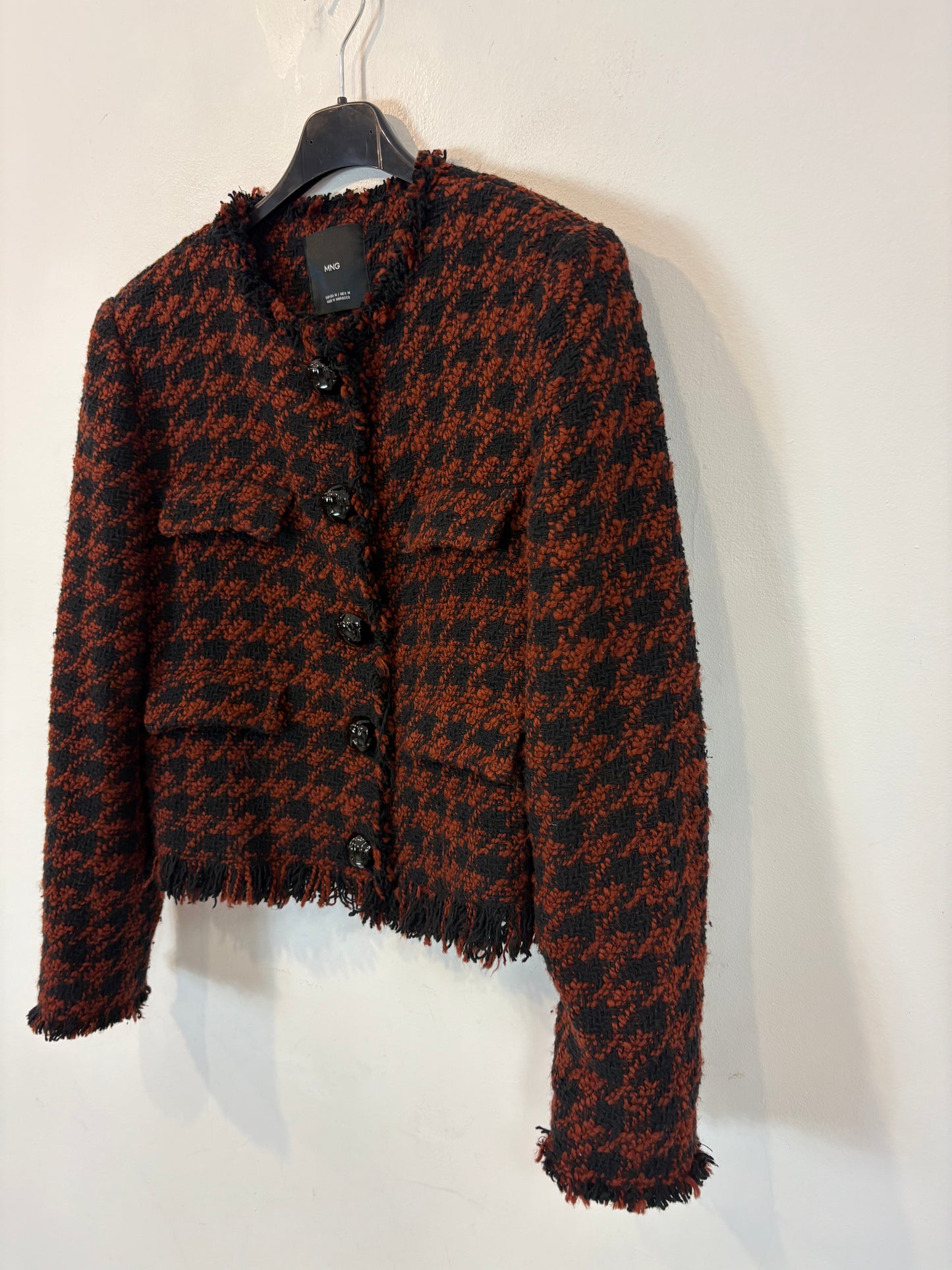 MANGO. Chaqueta tweed detalle botones