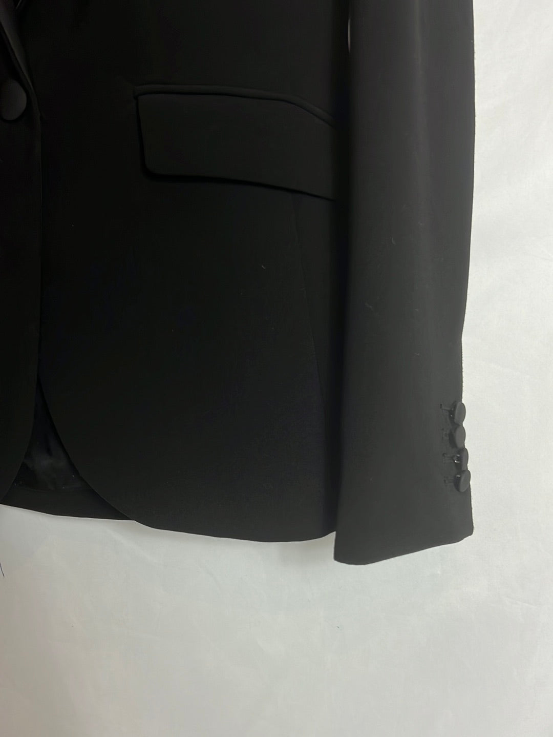 H&M. Blazer negra solapa textura. T.38