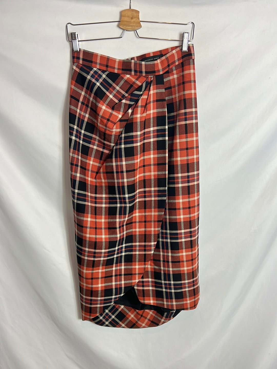 PURIFICACIÓN GARCIA. Checkered midi skirt with slit. Size 38