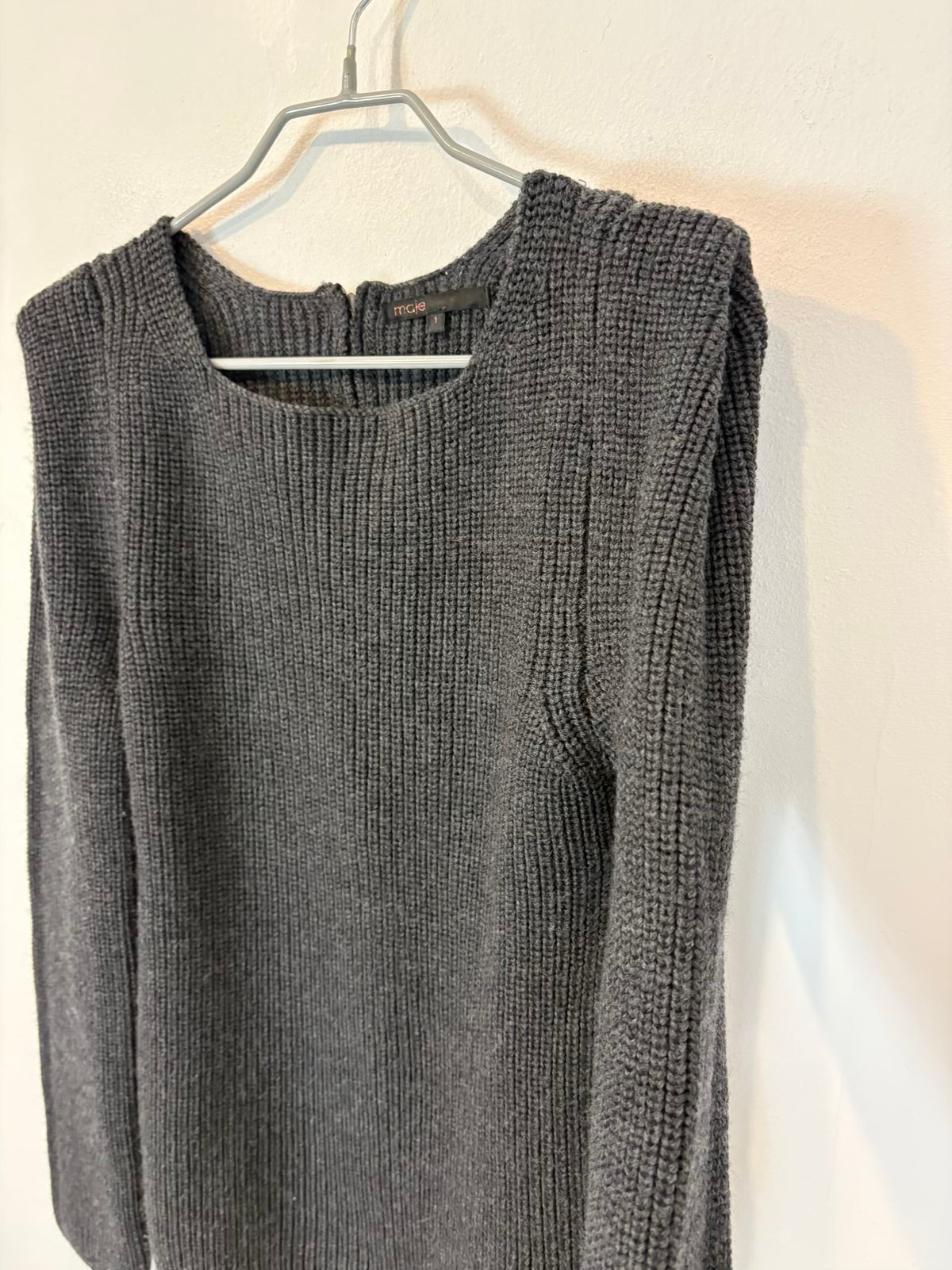 MAJE. Jersey gris lana detalle hombros