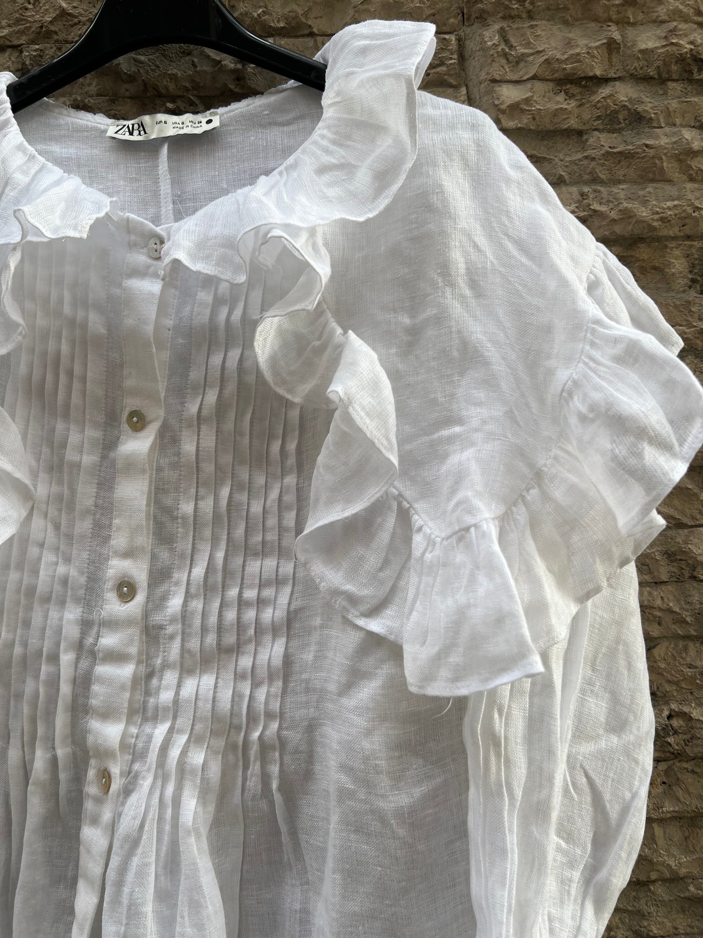 ZARA. Blusa blanca lino detalle capa
