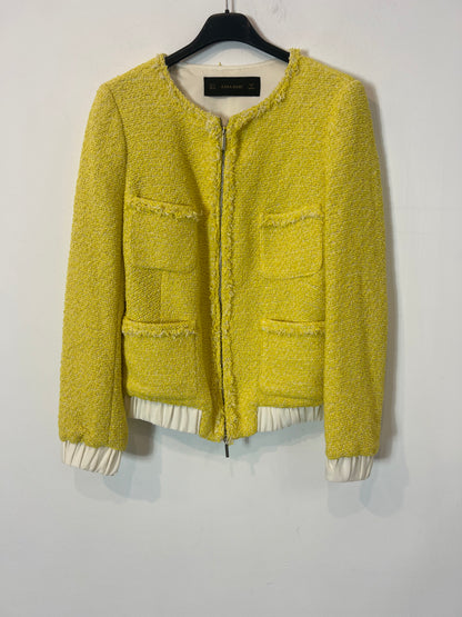 ZARA. Chaqueta amarilla textura. T M