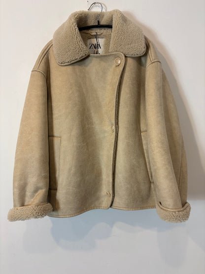 ZARA. Abrigo dobla faz beige