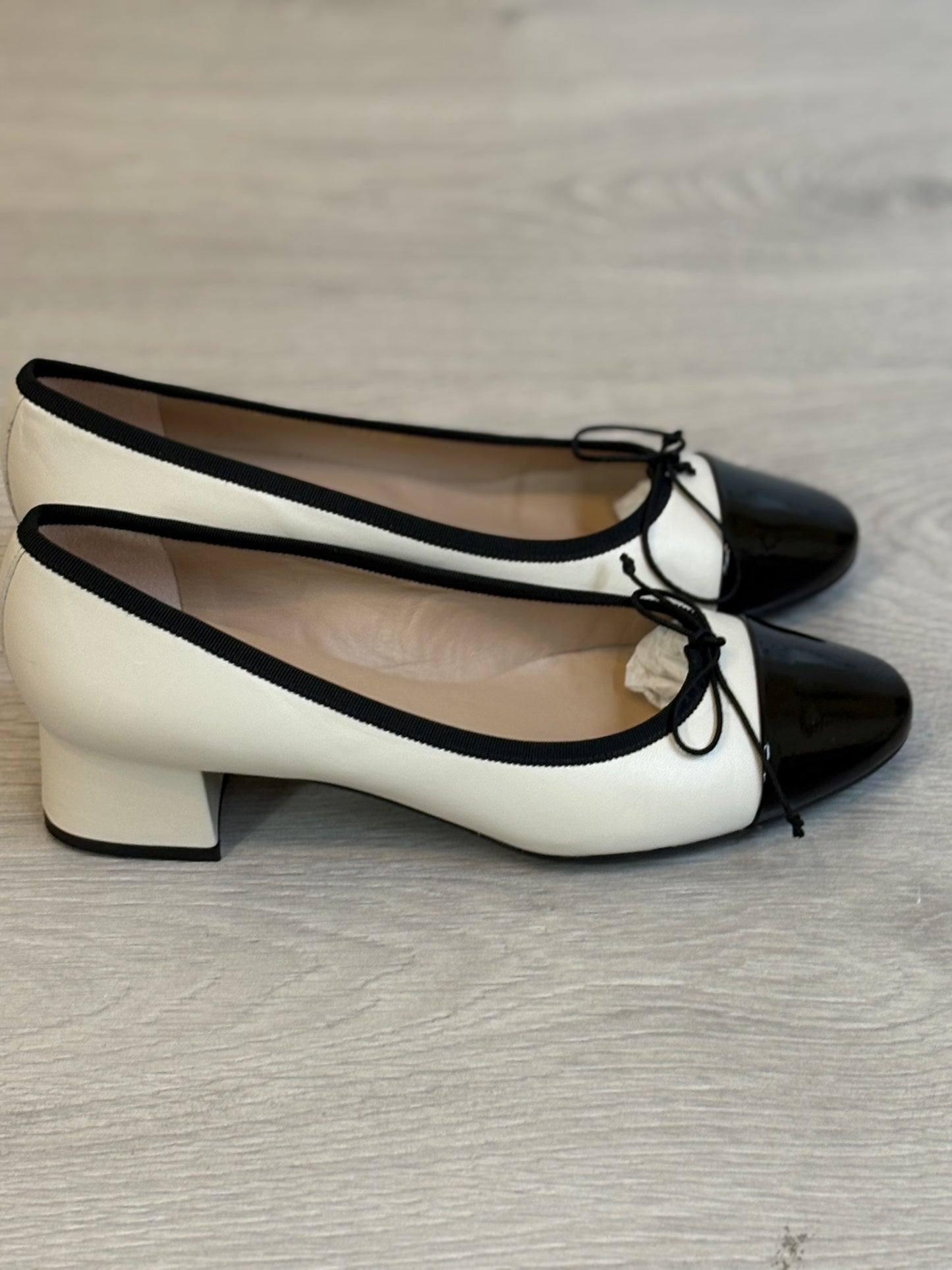 MASCARÓ. Bailarina tacón medio bicolor