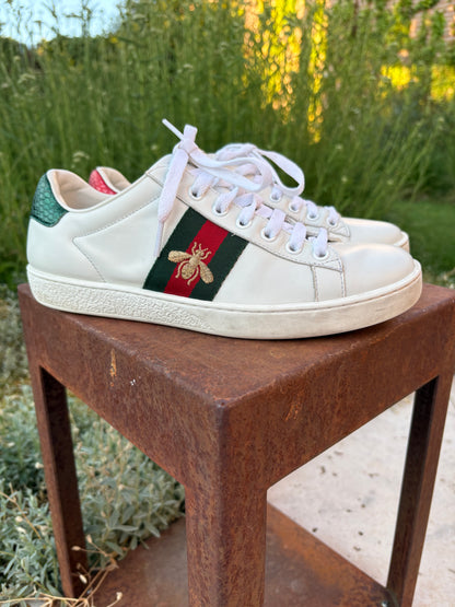 GUCCI. Zapatilla Ace con abeja T 37