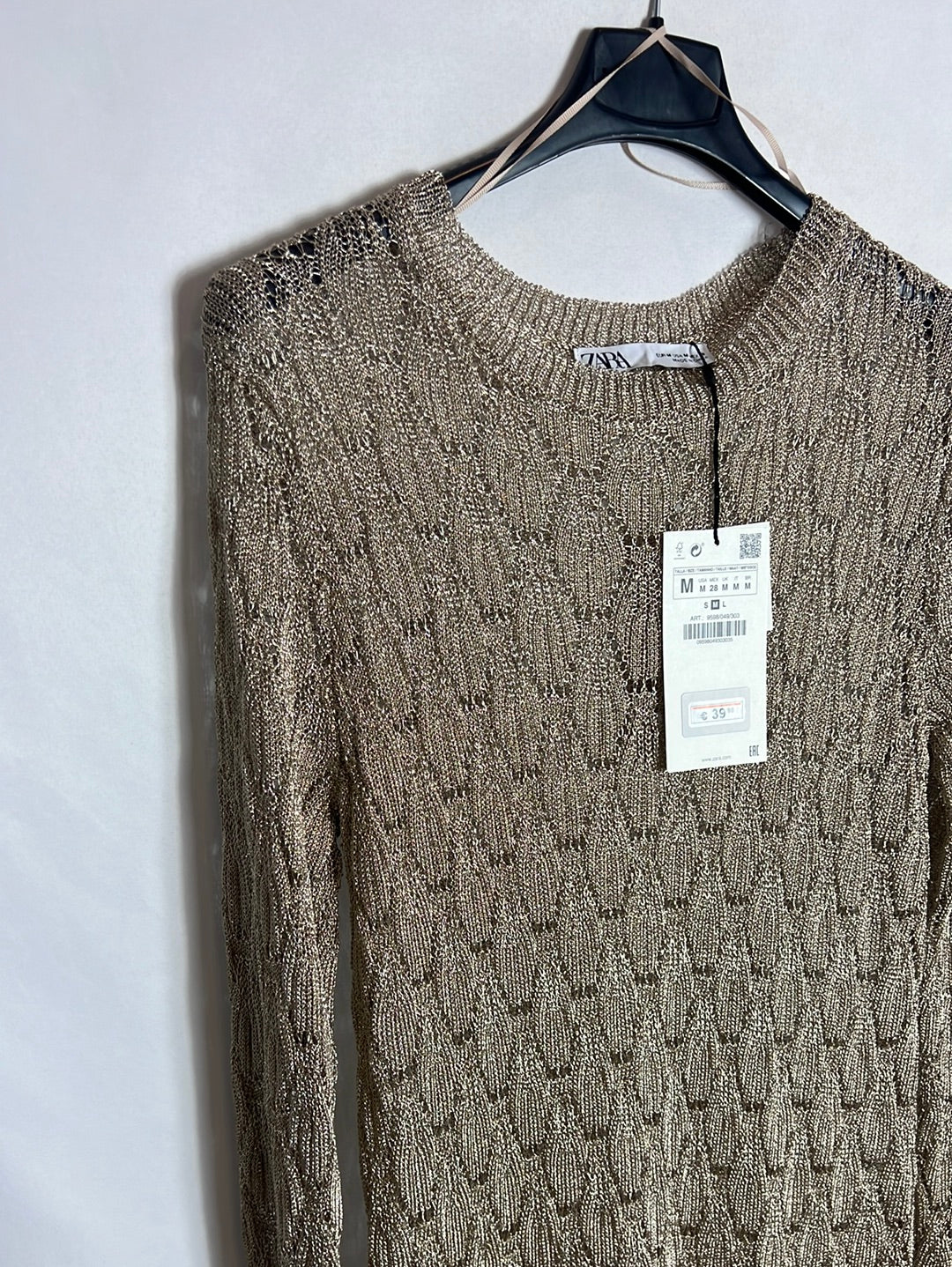 ZARA. Vestido midi dorado calado. T M