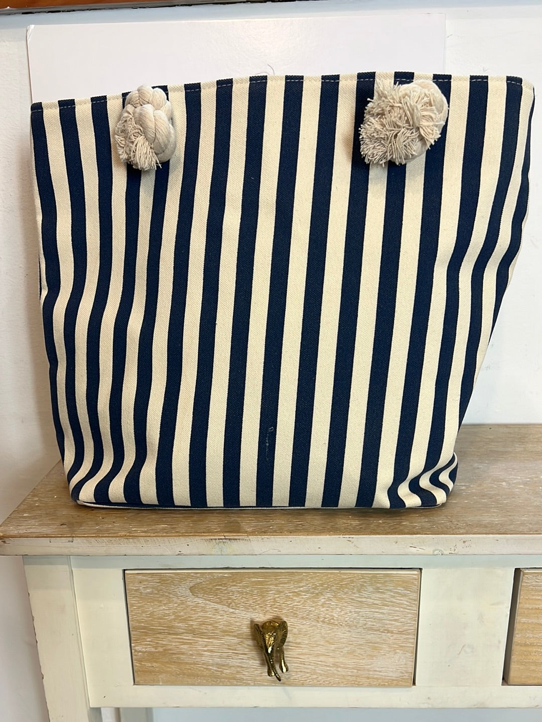 GUESS. Bolso lona rayas