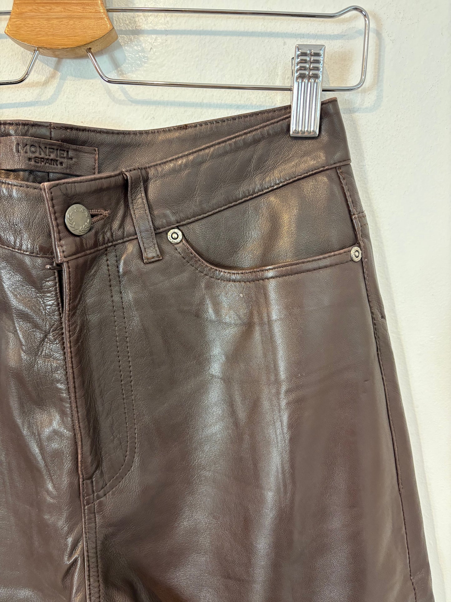 MONPIEL. Pantalón marrón piel