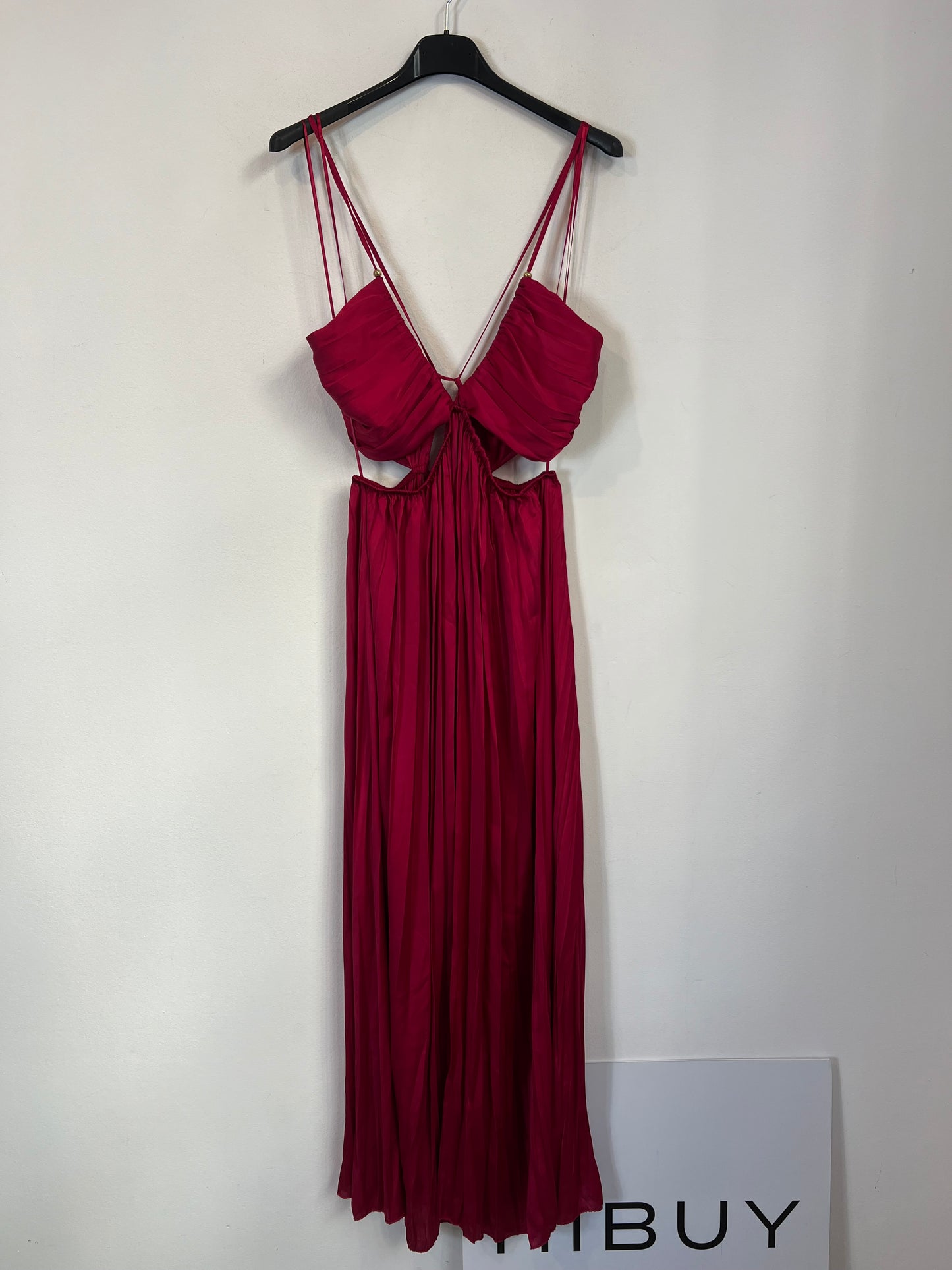 ZARA. Vestido largo plisado burdeos T.s