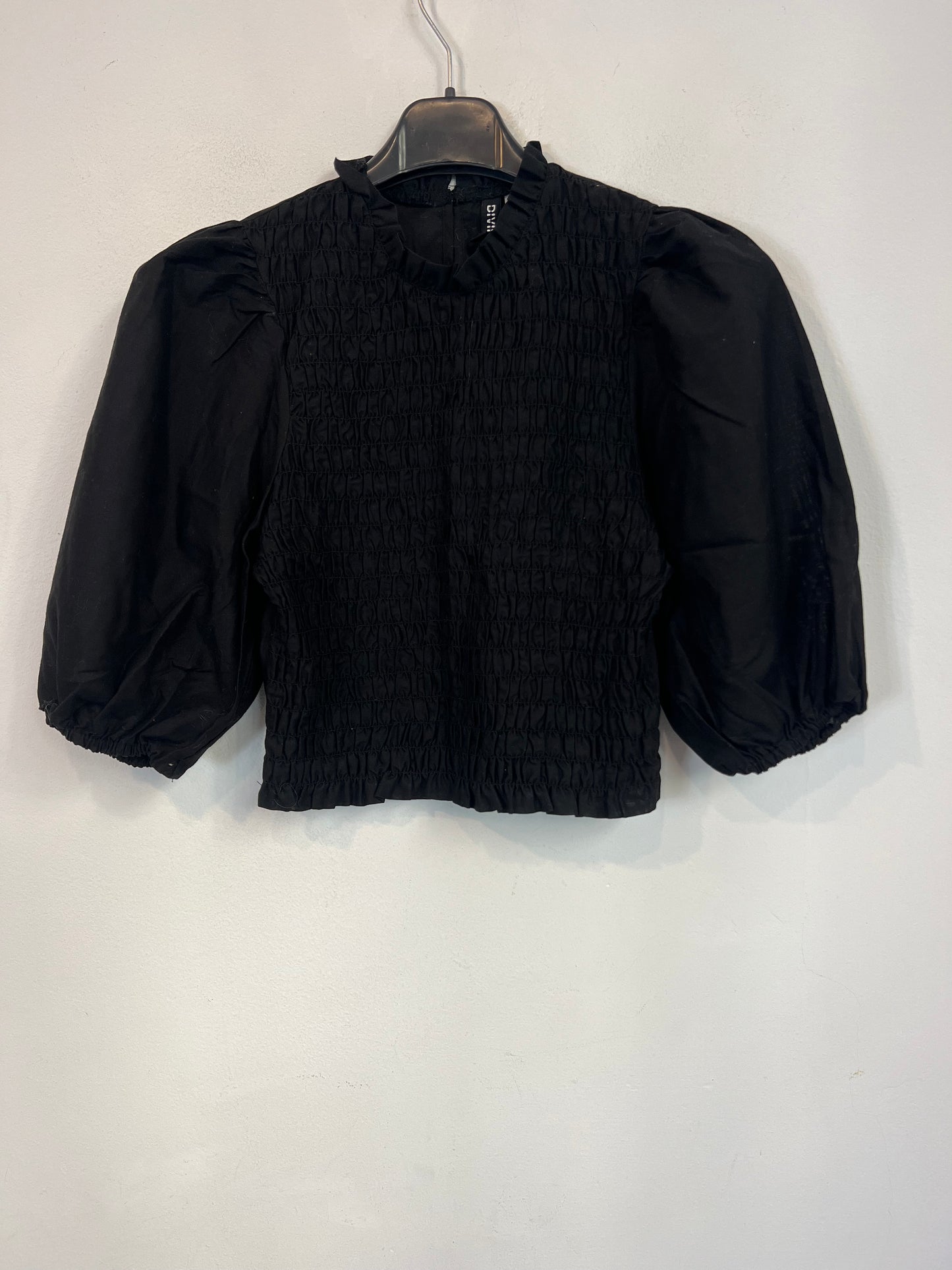 H&M. Top negro nido abeja