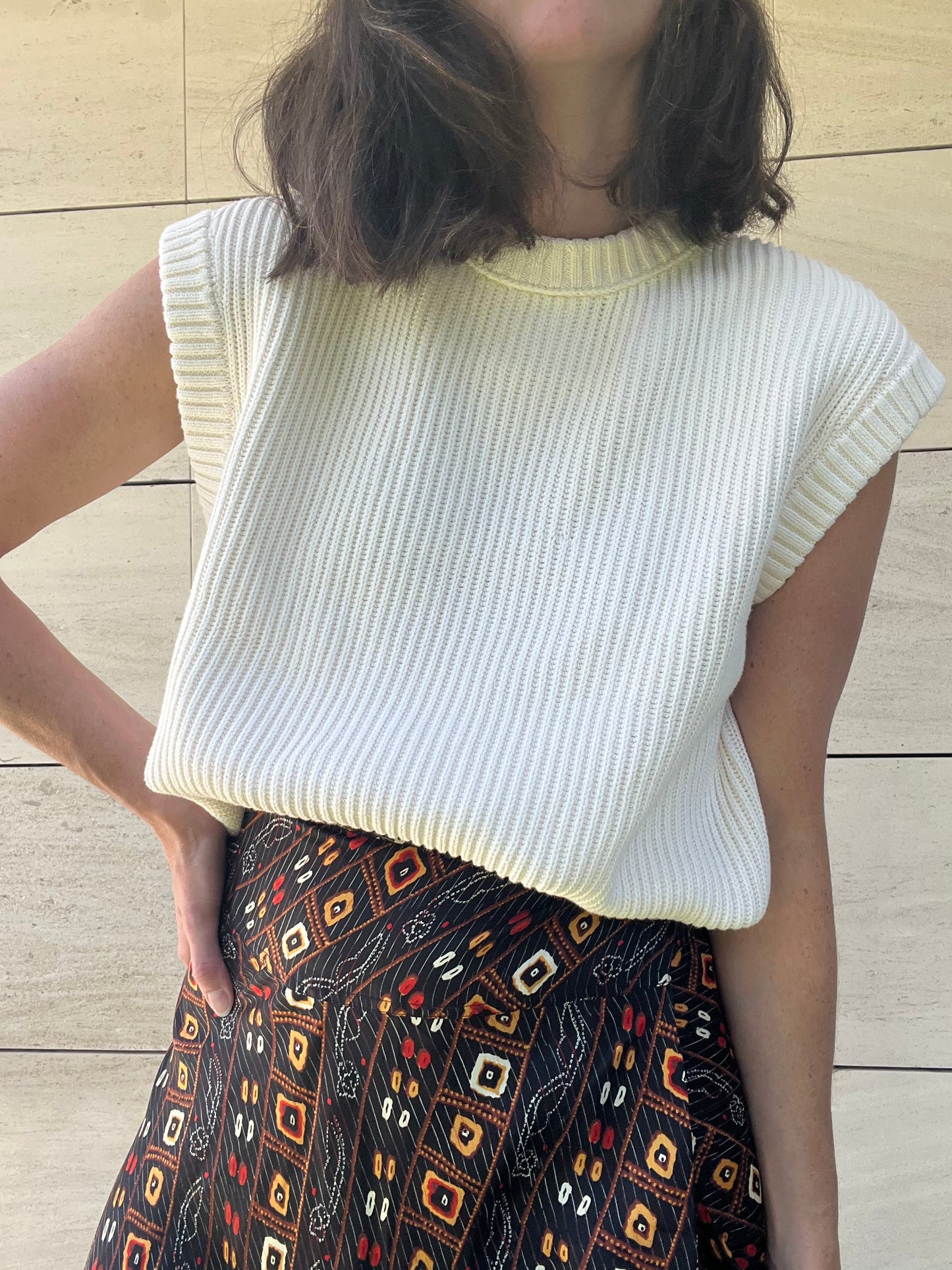 MASSIMO DUTTI. Top punto beige claro. T M