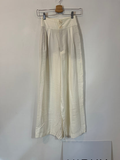 STRADIVARIUS. Pantalón ancho blanco T.34