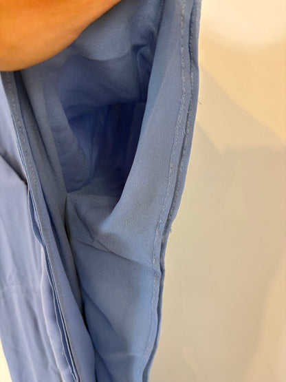 OTRAS. Vestido largo azul detalle pedrería hombros. T S