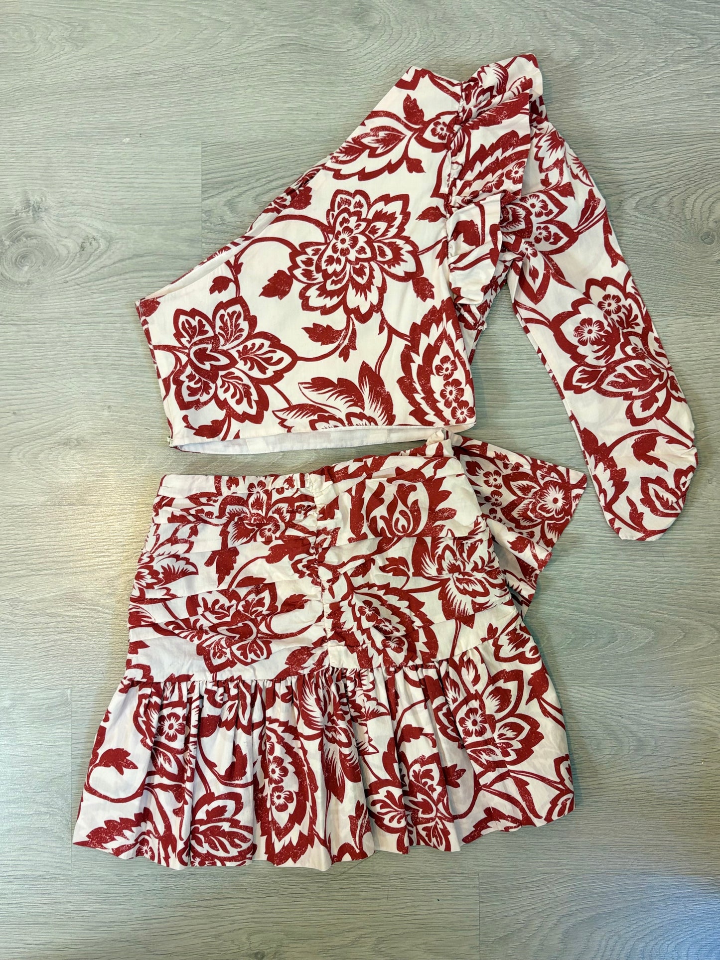 ZARA. Conjunto top y falda estampados