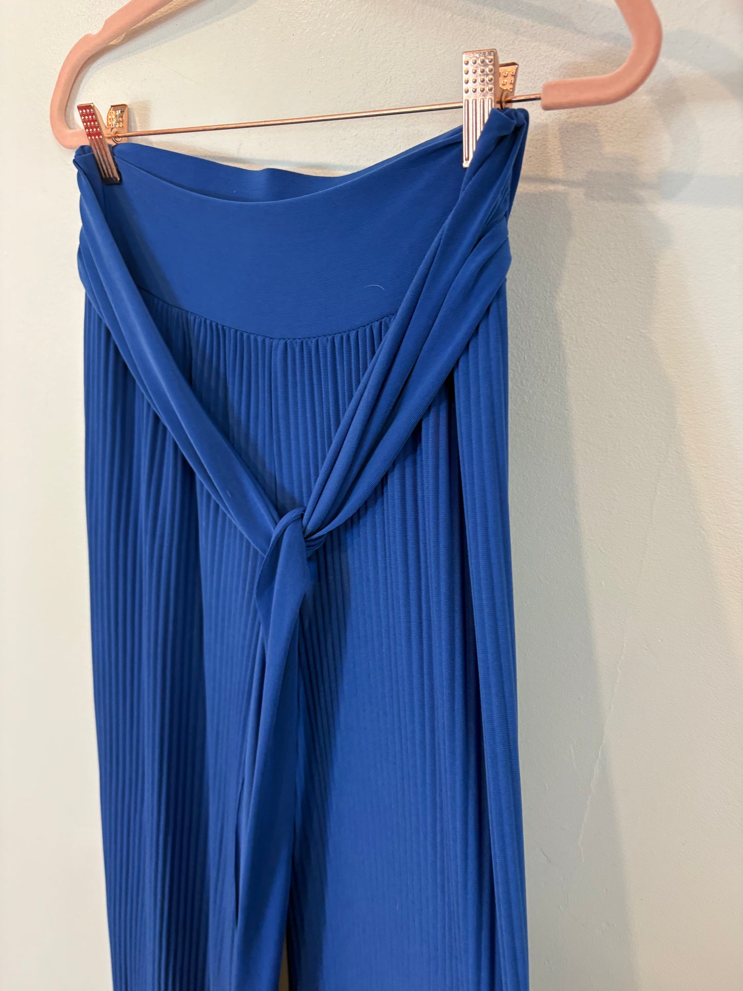 Pantalón azul klein fluido