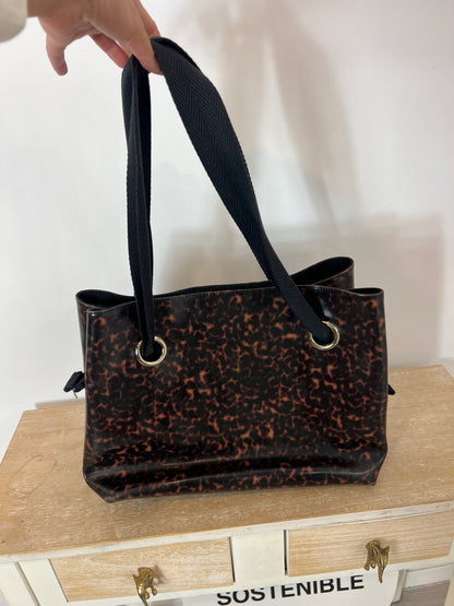 OTRAS. Bolso mediano efecto carey