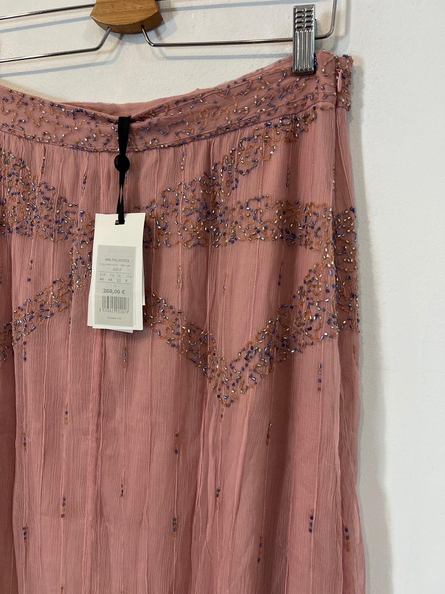 INTROPIA. Pink beaded skirt, size 42