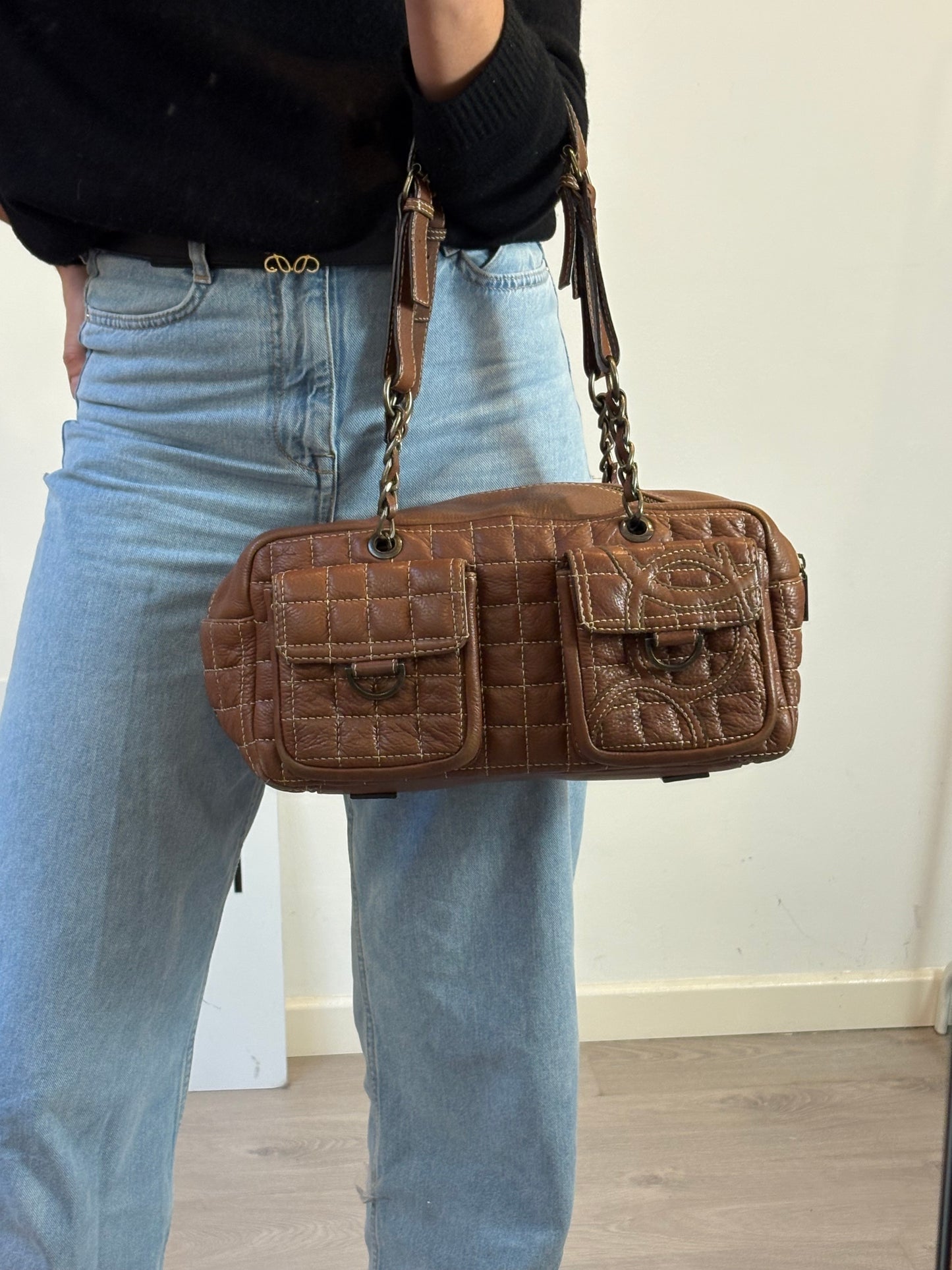 PURIFICACIÓN GARCIA. Bolos de hombro piel costuras