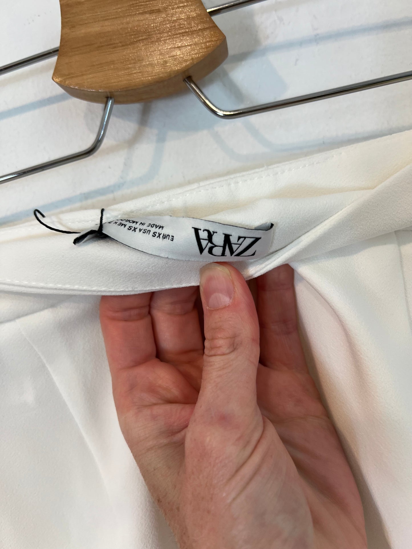 ZARA. Pantalón fluido blanco de vestir T.xs