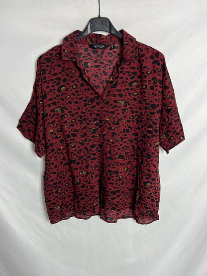 &amp;OTHER STORIES. Printed burgundy short-sleeved shirt. Size 36