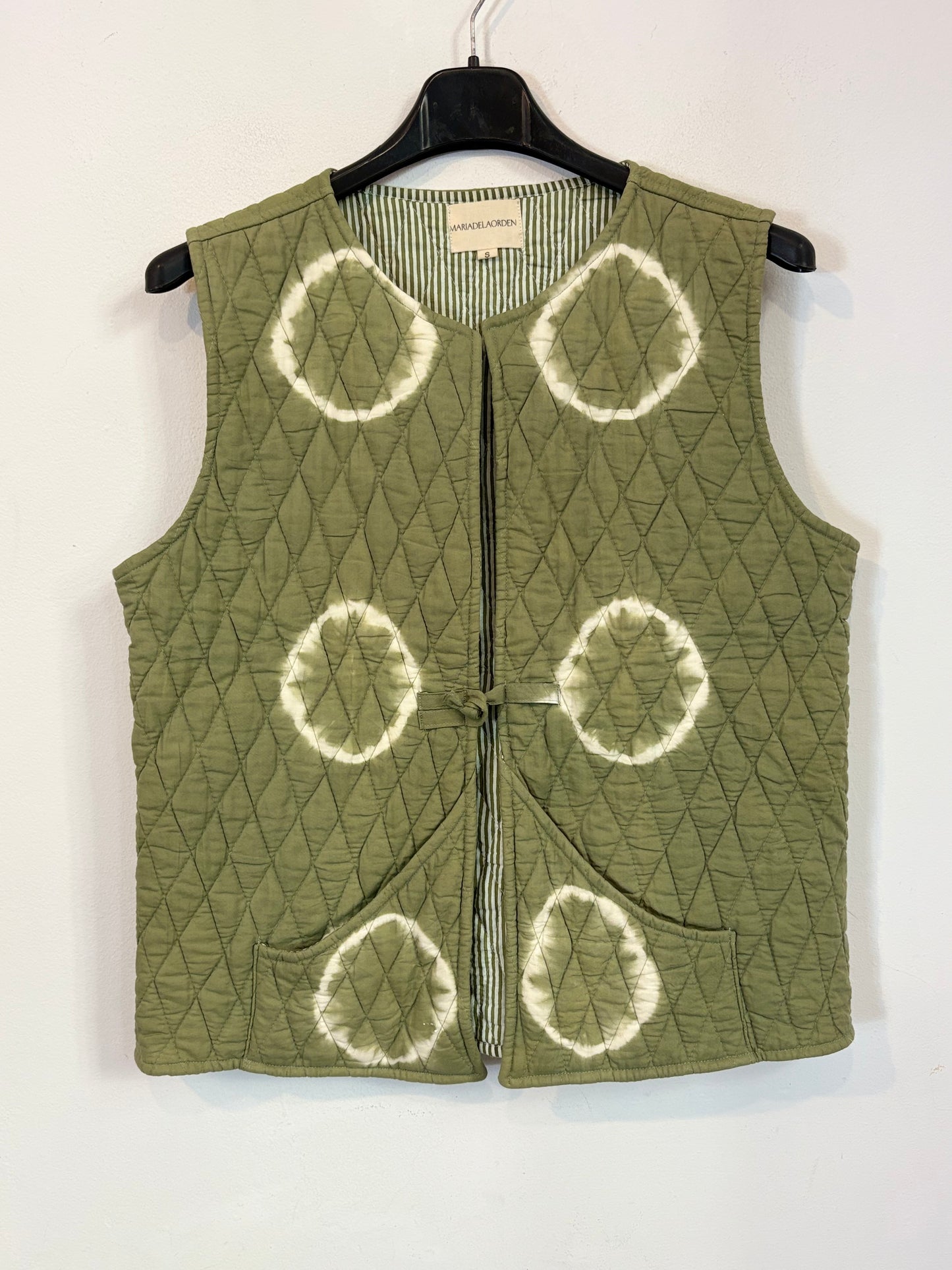 MARÍA DE LA ORDEN. Chaleco acolchado verde