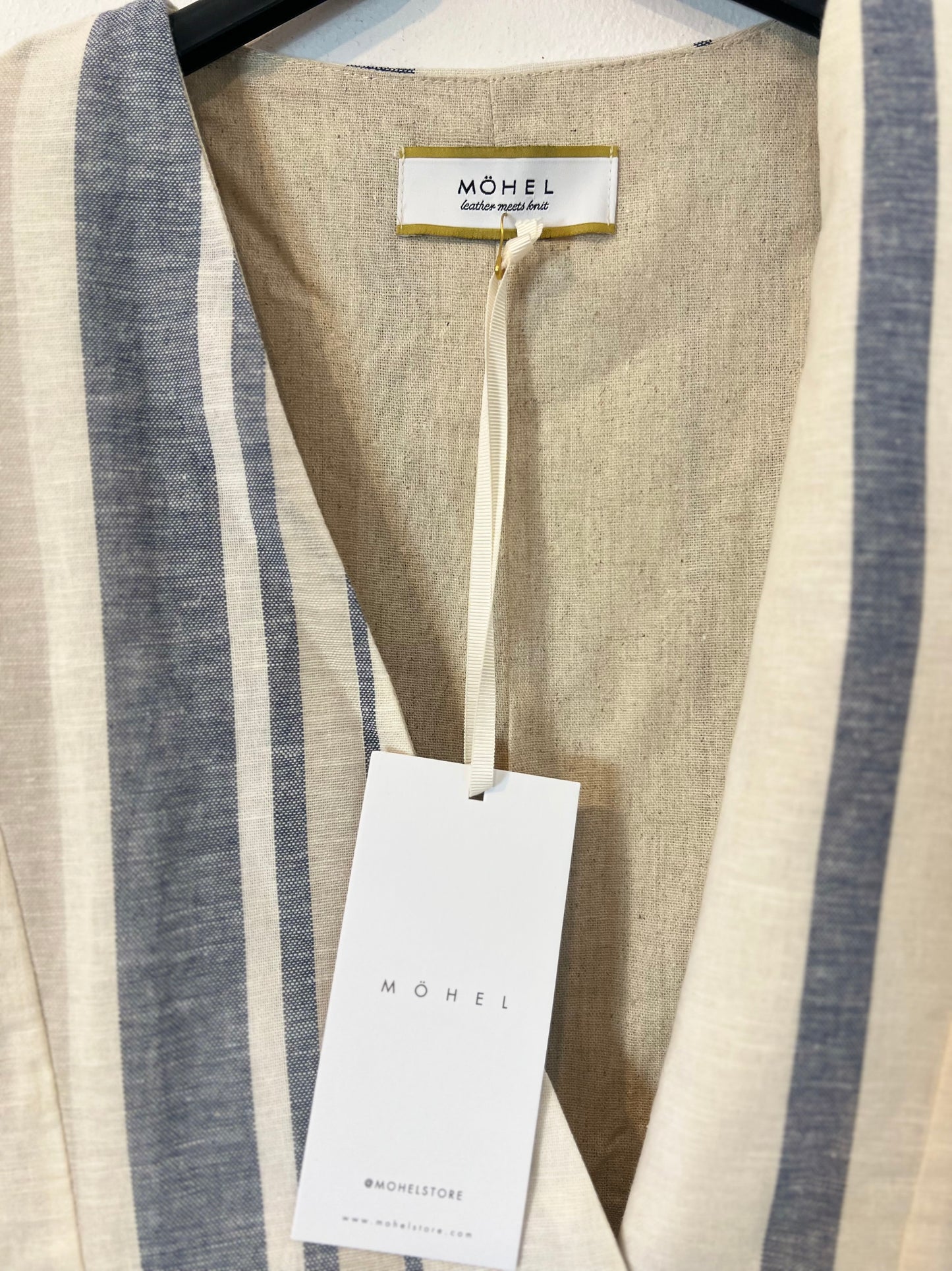 MOHEL. Conjunto chaqueta y bermuda rayas T.xs/s