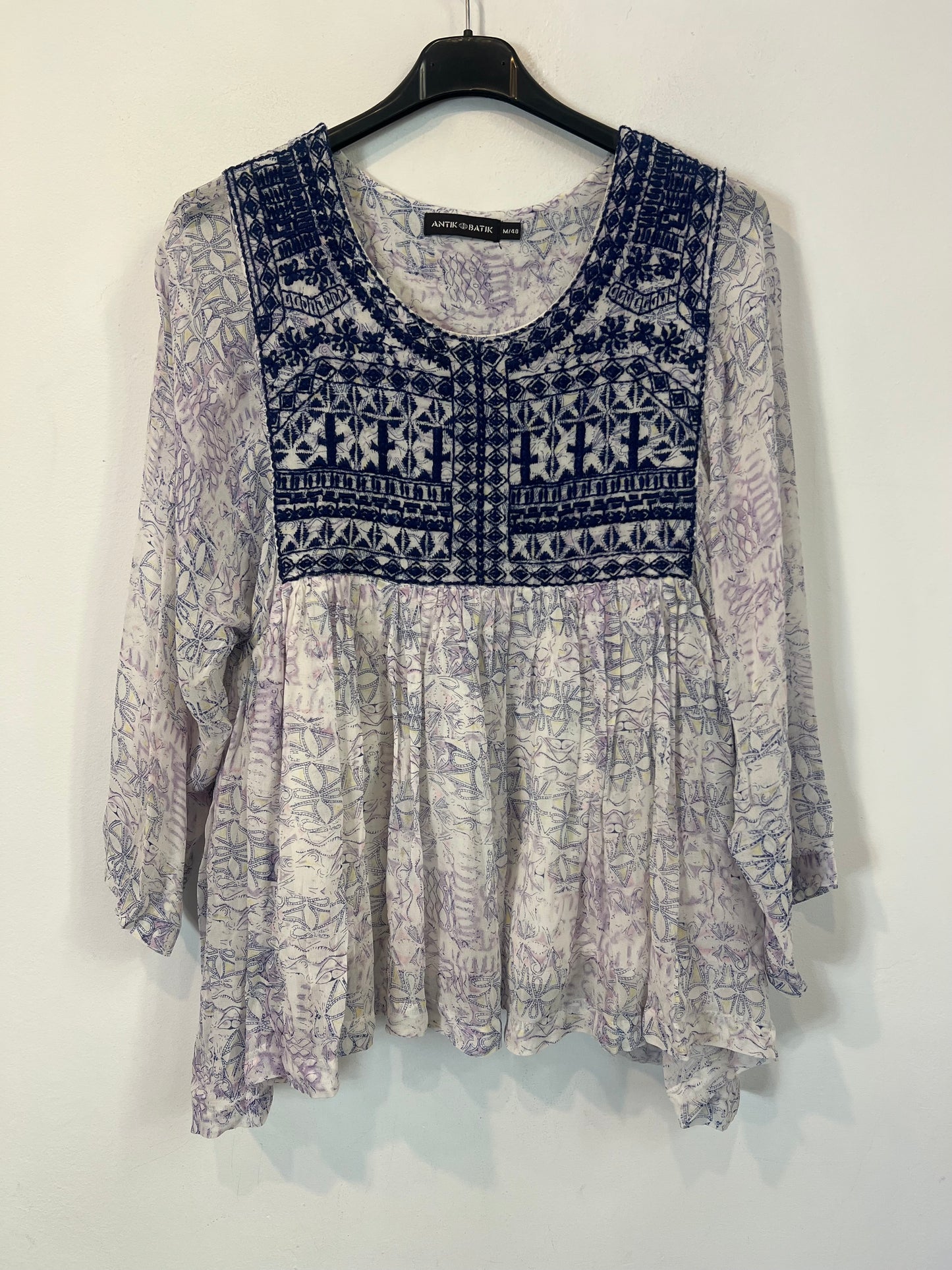 ANTIK BATIK. Blusa fluida bordada T.m