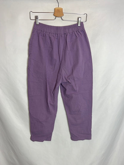 PREEYA CLOSET. Pantalón morado cropped. T S