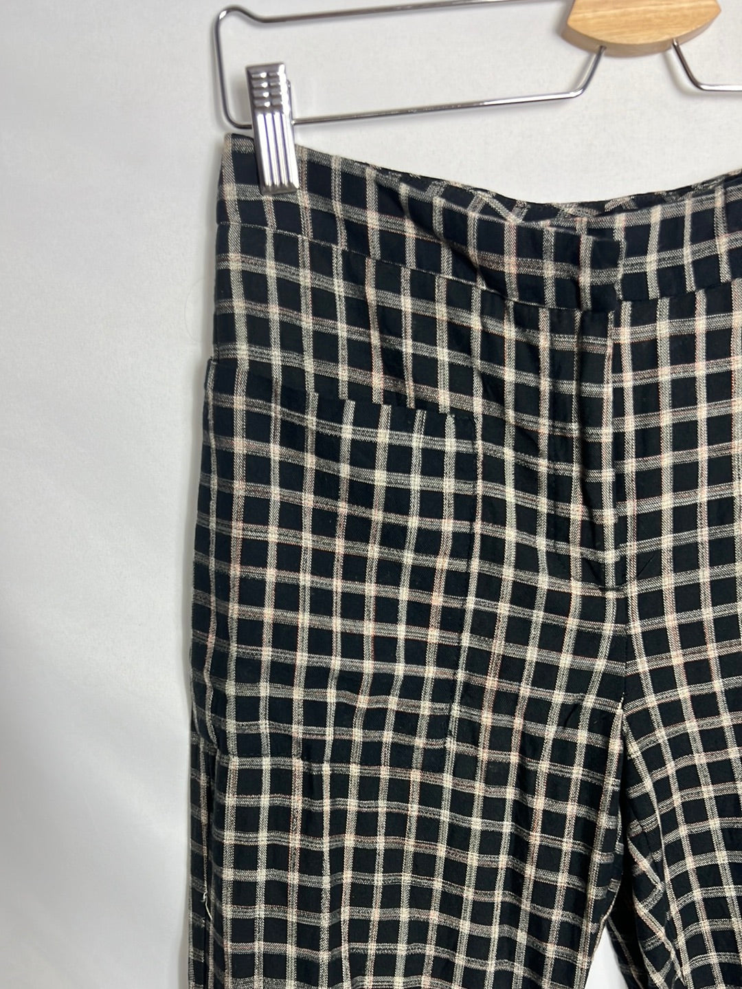 ZARA. Cropped checked trousers with pockets. Size XS