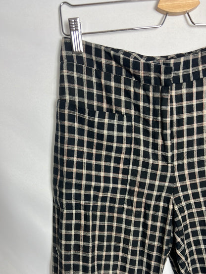 ZARA. Cropped checked trousers with pockets. Size XS