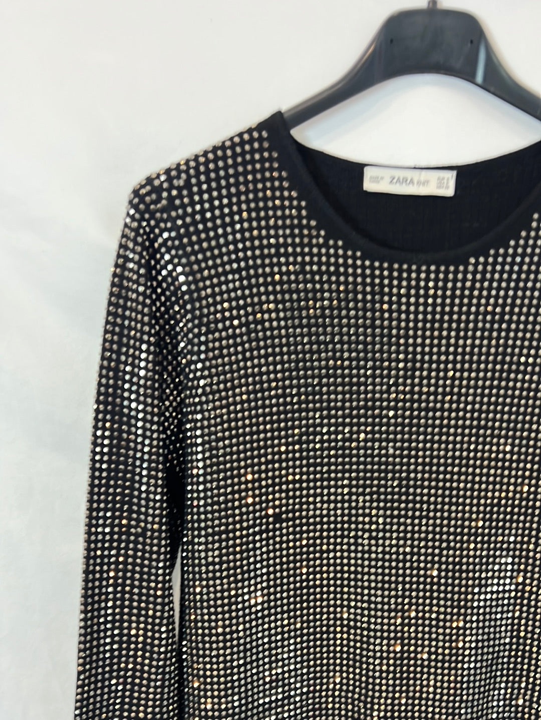 ZARA. Vestido negro tachuelas T.s