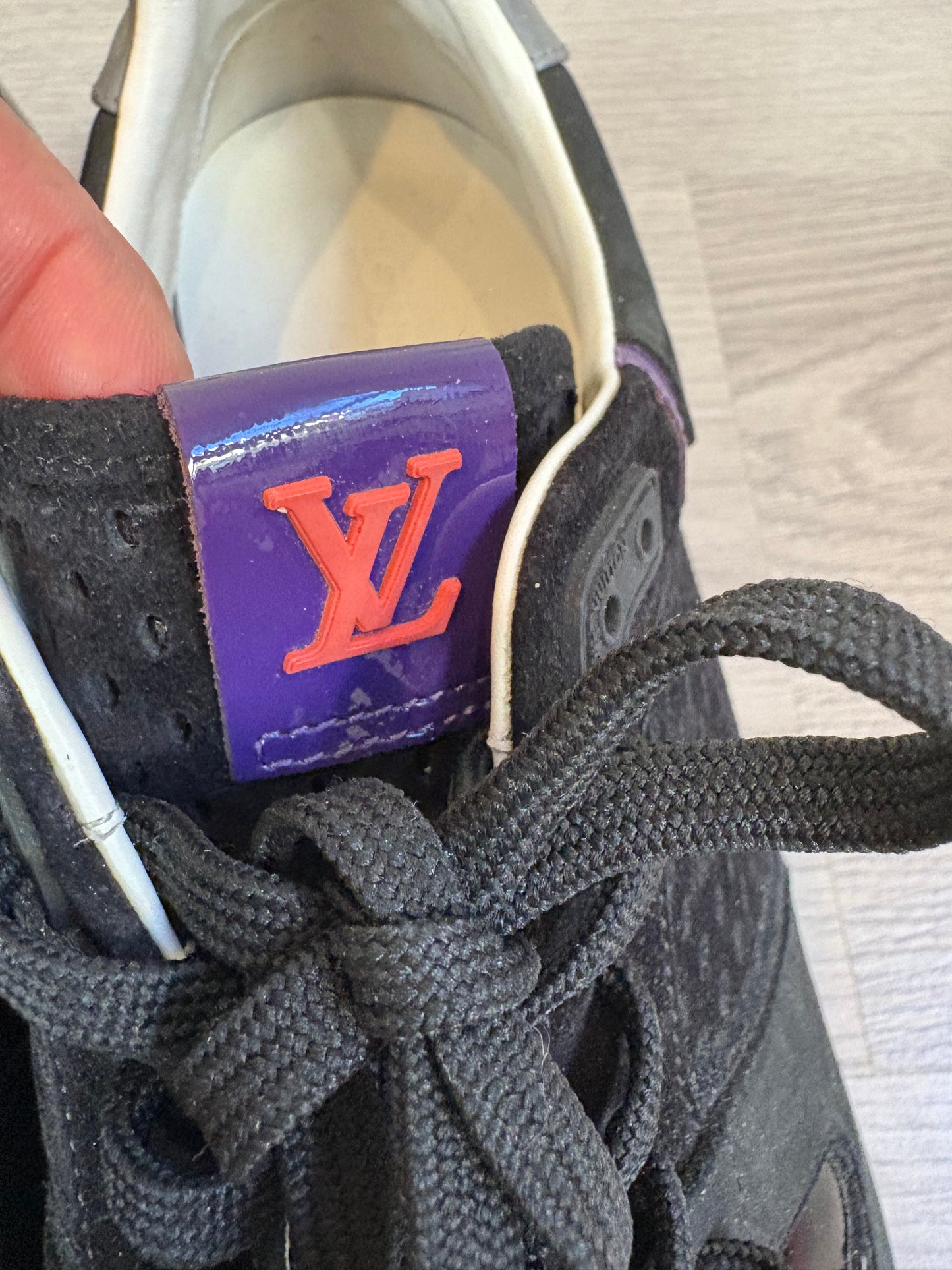 LOUIS VUITTON. Zapatillas piel