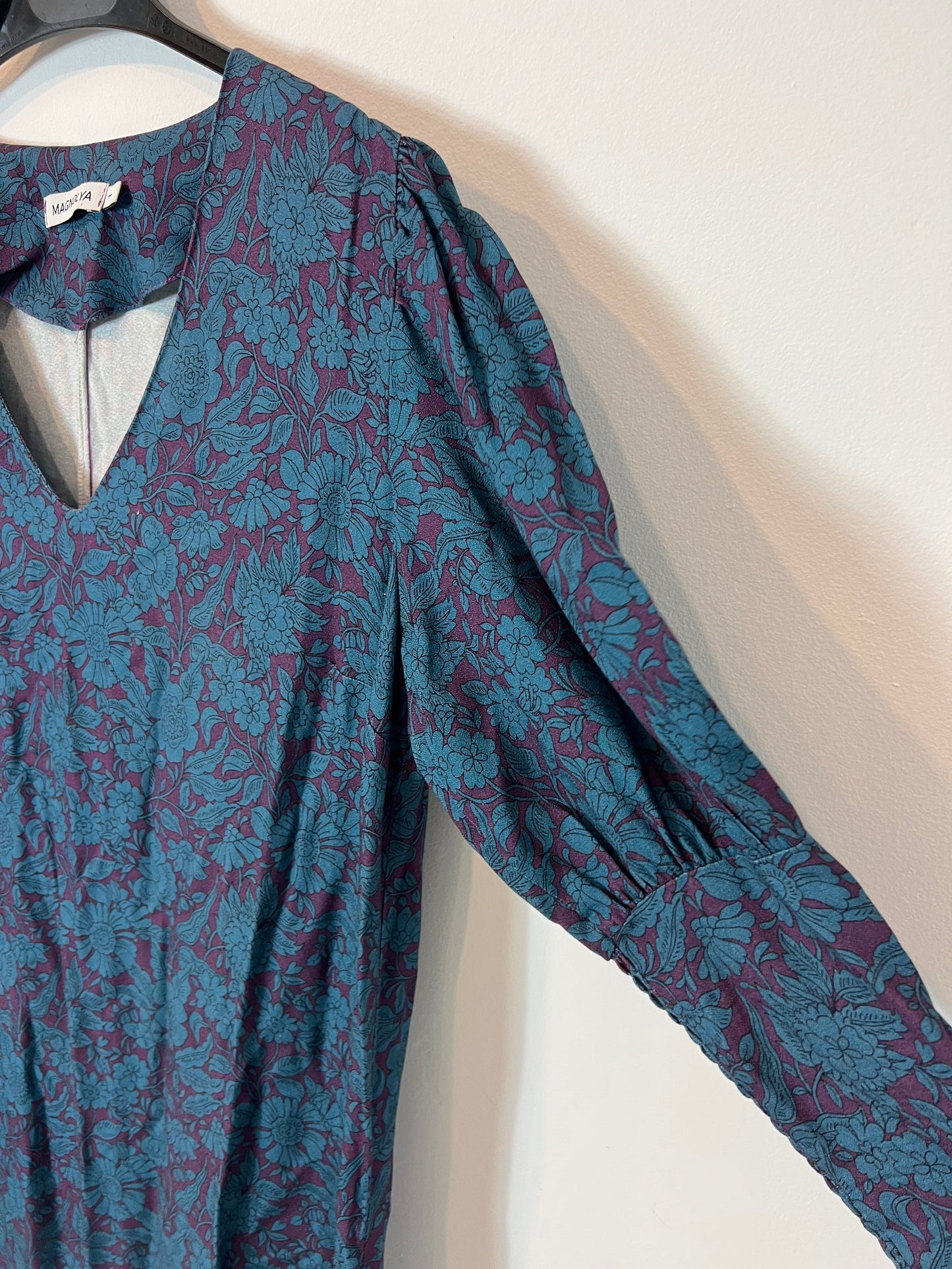 MAGNOLYA. Vestido largo fluido bicolor detalle mangas. T 1(S)