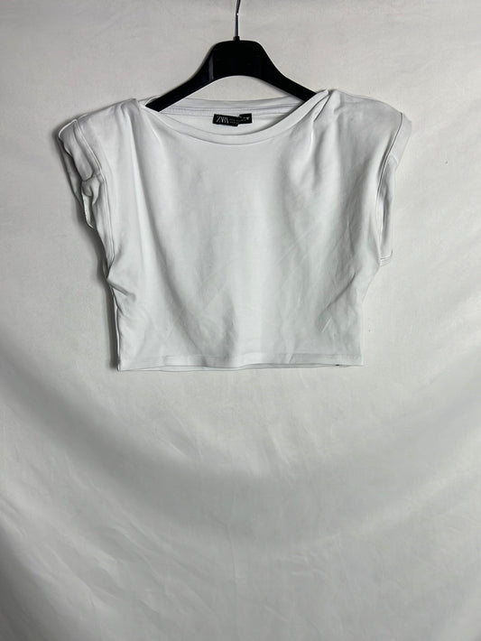 ZARA. White shoulder-padded crop top. TL(S)