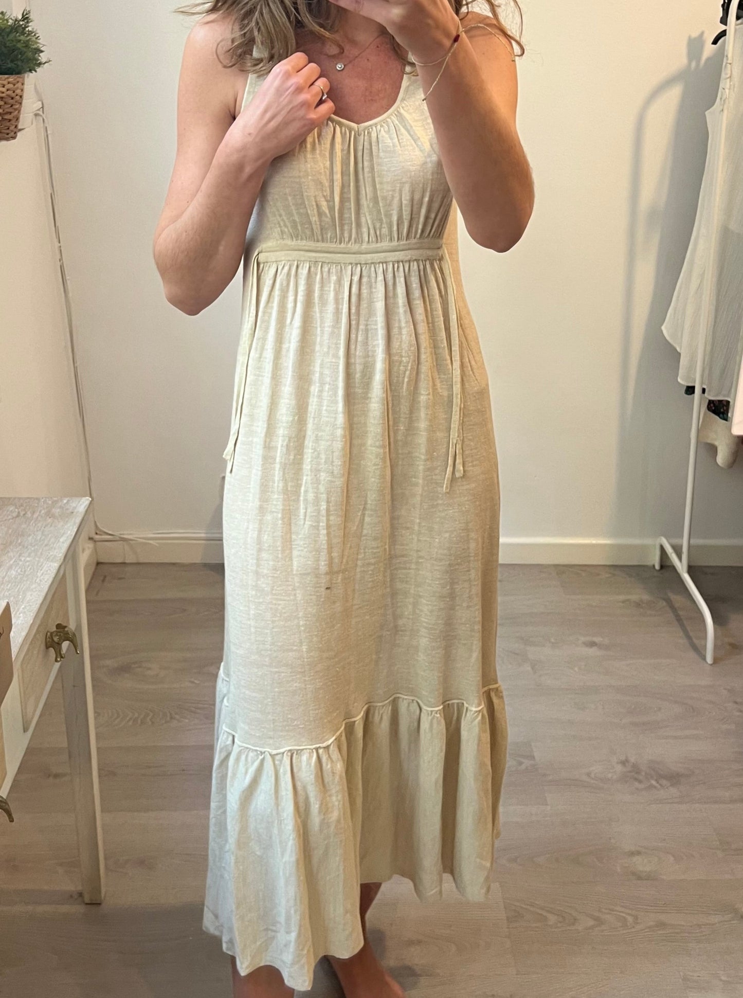 MANGO. Vestido midi beige volante. T M
