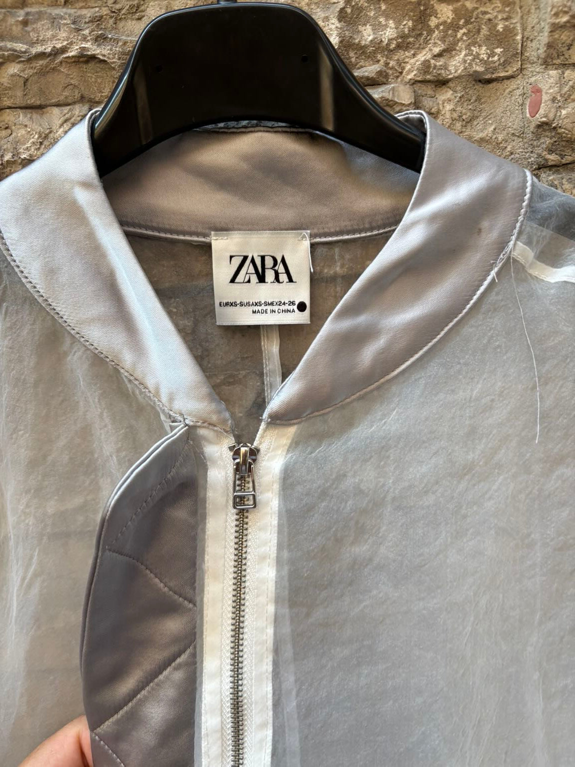 ZARA. Bomber tul detalles plateados