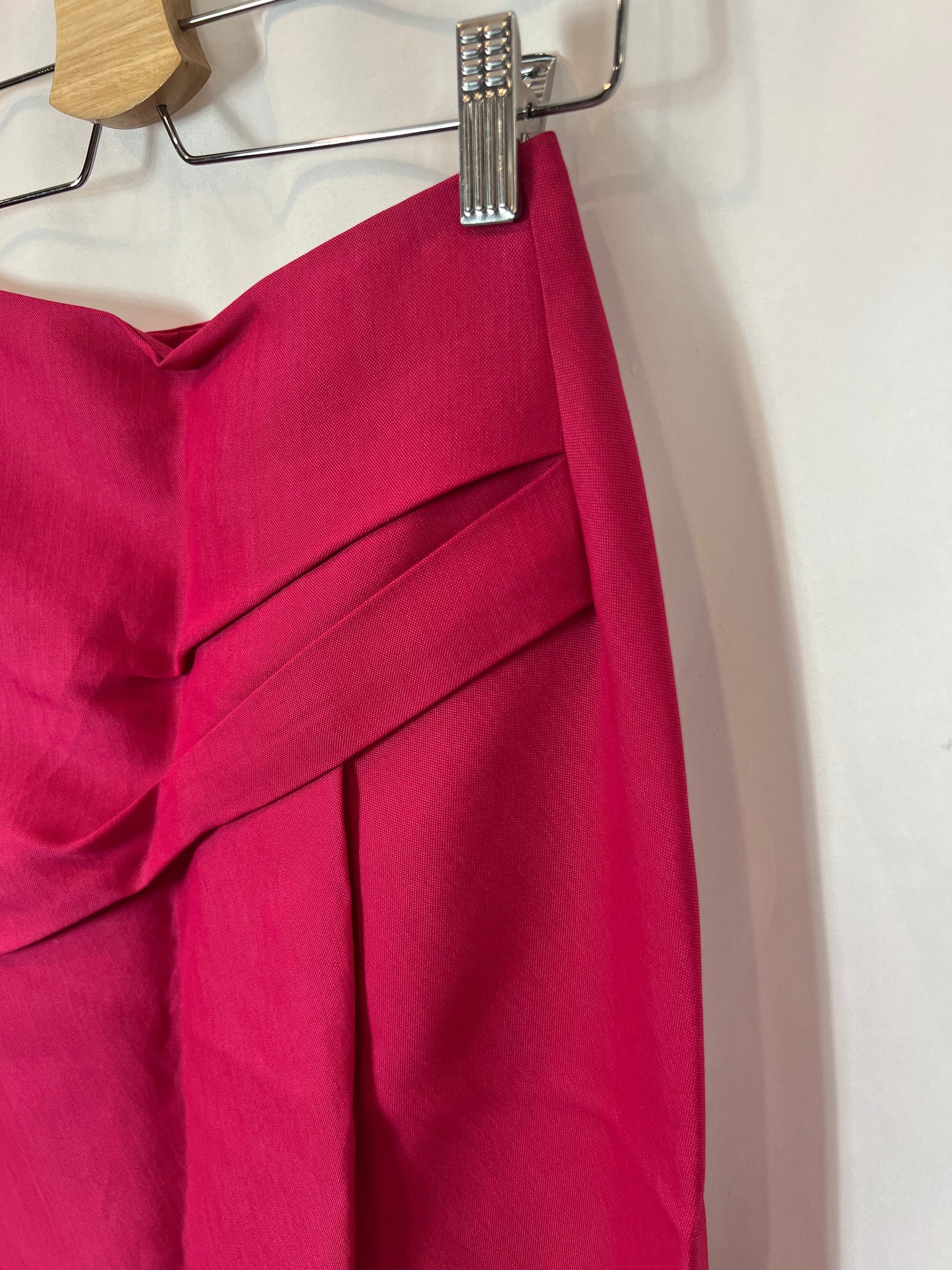 CHLOÉ. Short fuchsia silk skirt. Size 40