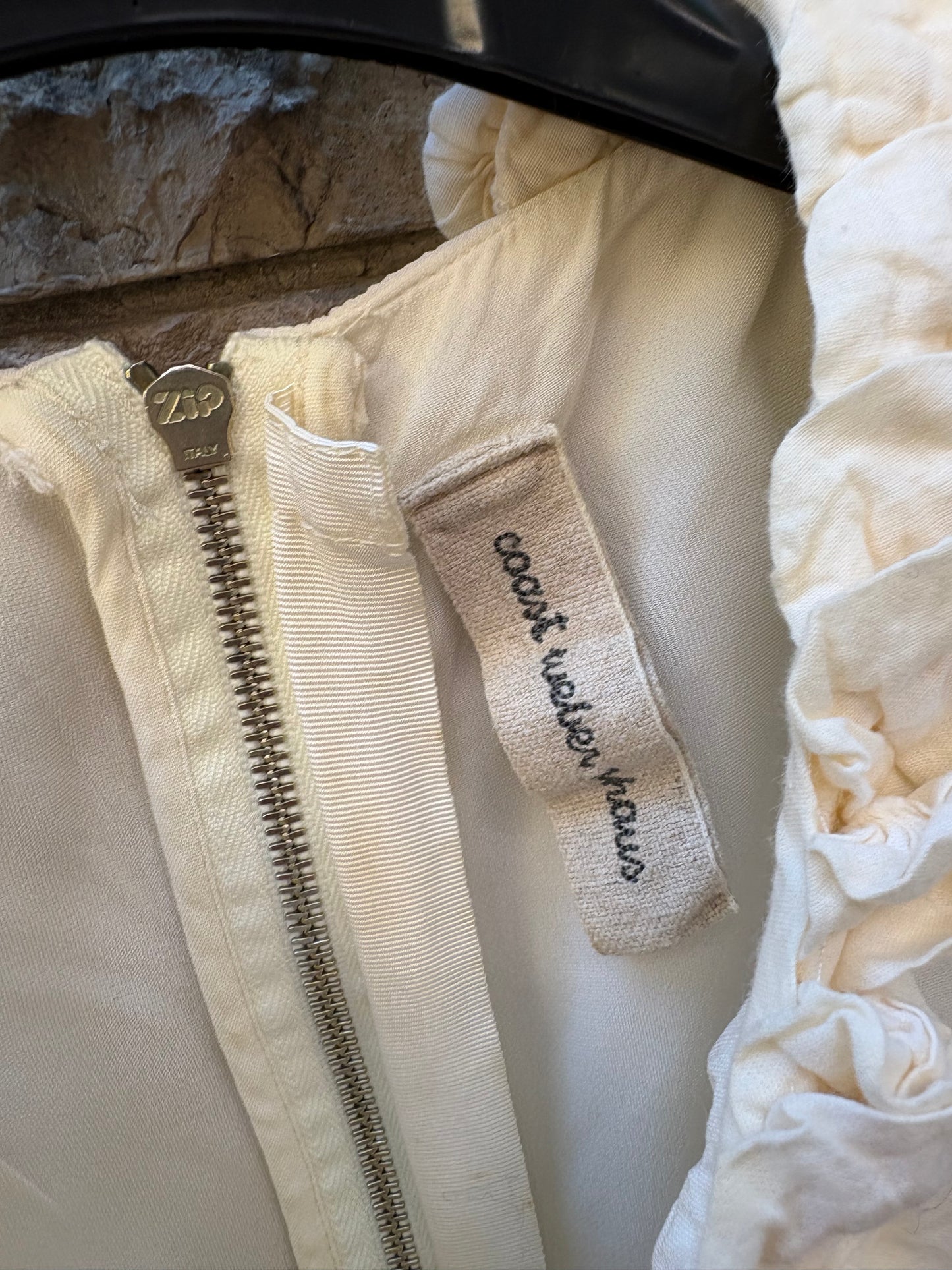 COAST WEBER AHAUS. Top color crudo detalle cuello
