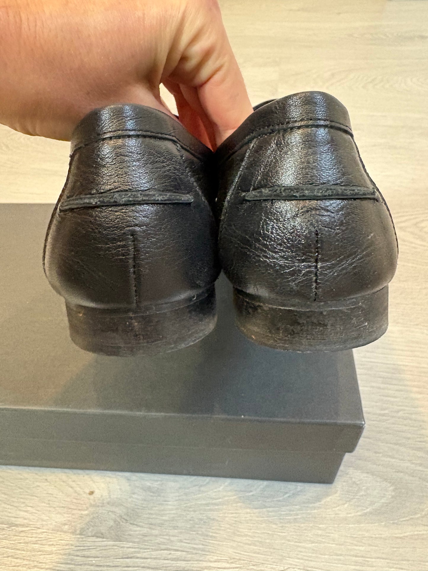 PARIS 64. Mocasines negros piel. T 39