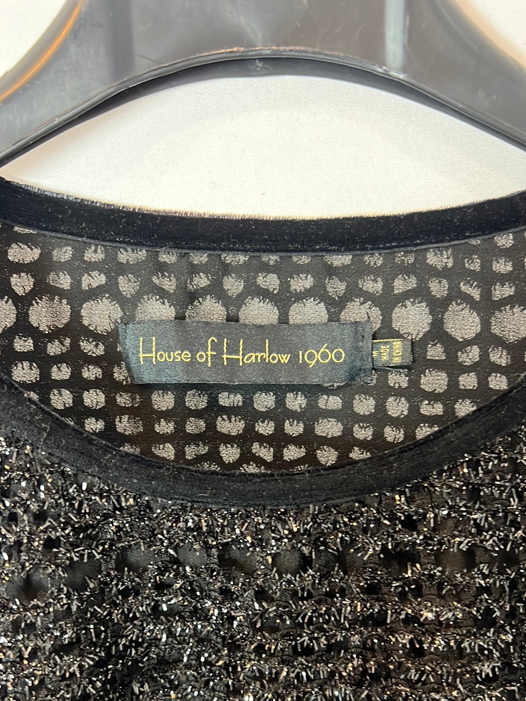 HOUSE OF HARLOW. Top negro rejilla brillo. T M