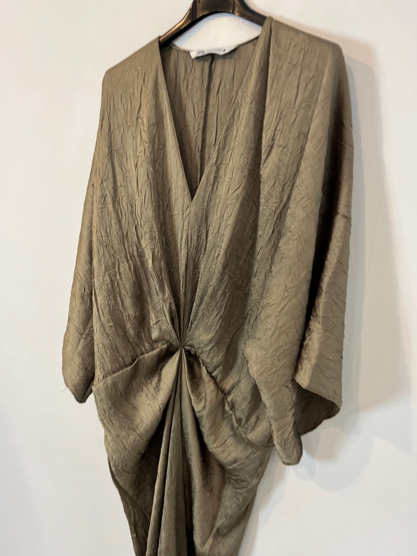 ZARA. Vestido verde textura T.m