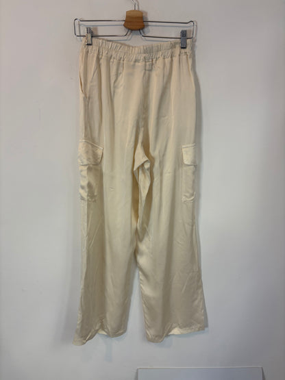 UMO COLLECTION. Pantalón satinado bolsillos. T 38